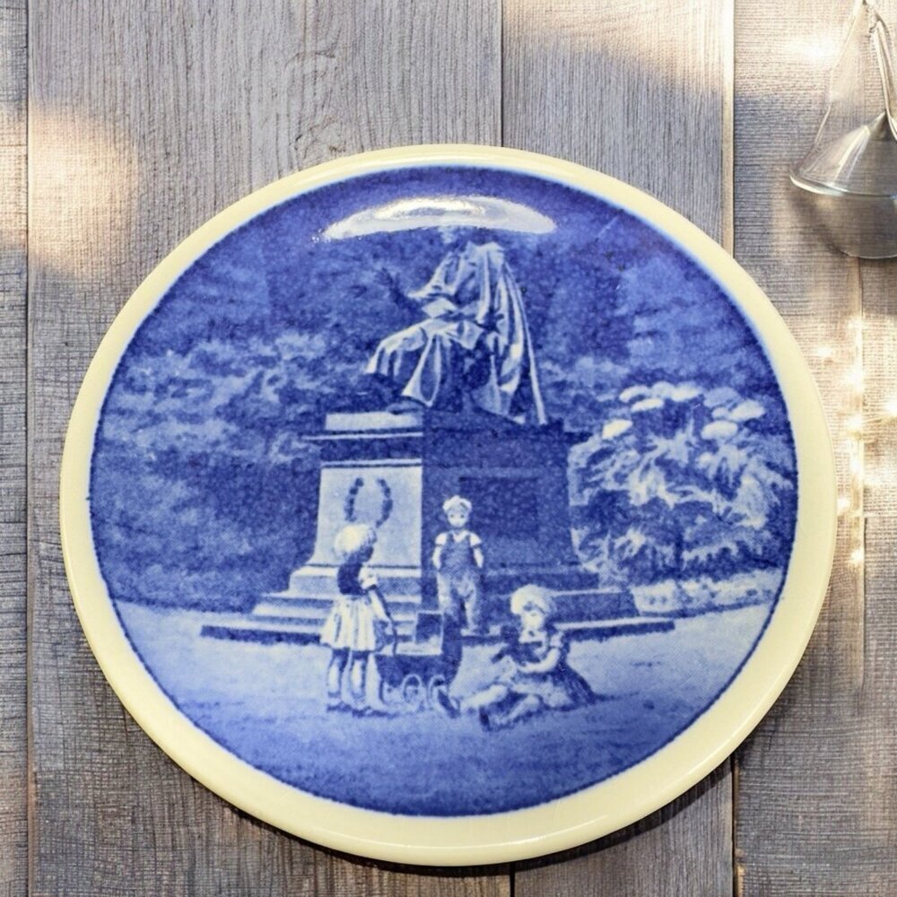 Royal Copenhagen Denmark H C Andersen Kongens Have 3inch Trinket Hanging Dish